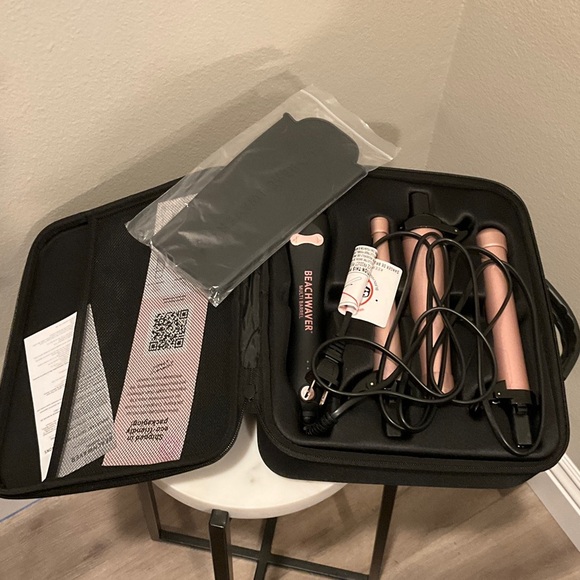 Beachwaver Co. Black Travel Case with multi barrels NWOT - Picture 2 of 2